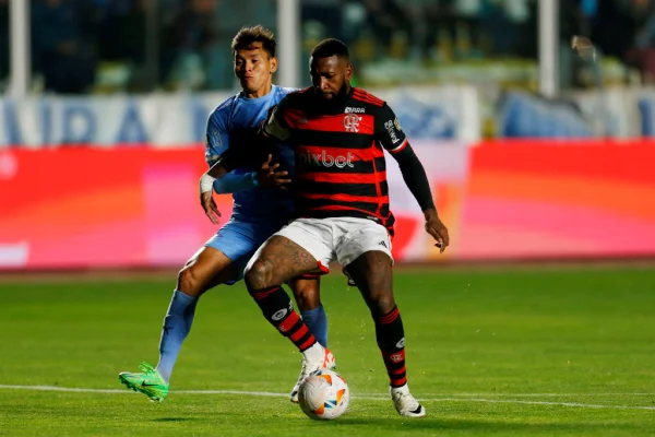 Imagem colorida de jogo do flamengo em La Paz- Metrópoles