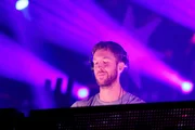 Crítica: Calvin Harris dispensa EDM e surpreende em “Funk Wav Bounce” - imagem 2