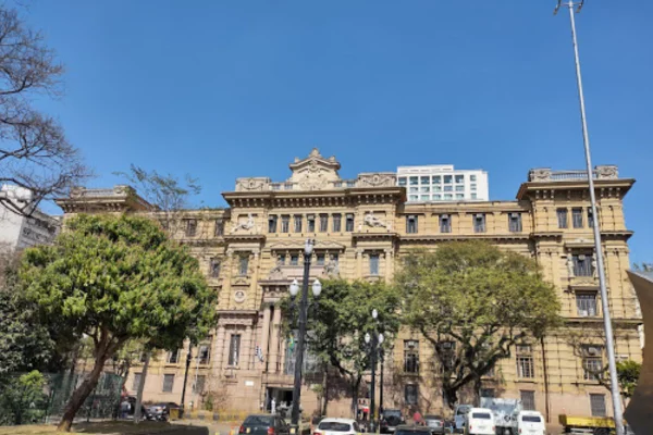 Imagens coloridas mostram prédio da sede do Palácio da Justiça, no centro de São Paulo