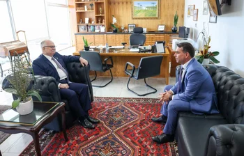 Flávio Bolsonaro se encontra com Edson Fachin em gabinete no STF - Metrópoles