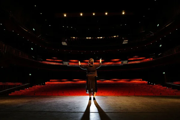 Quer estudar teatro? DF tem vagas abertas pera curso gratuito
