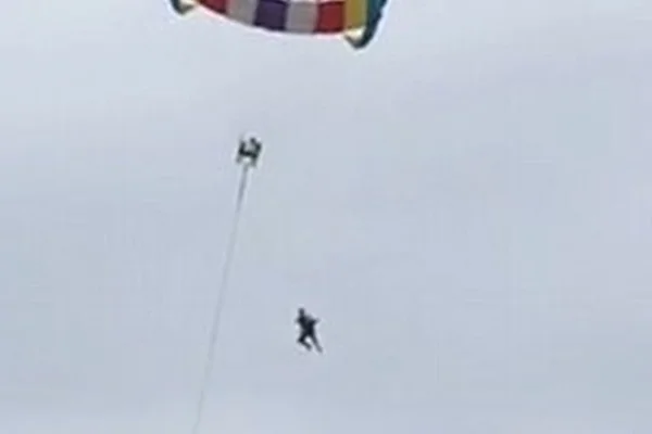 Turista se desprende de parasail e morre ao cair no mar