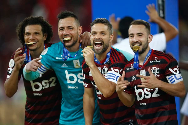 Com Everton na ponta, quarteto do Flamengo quebra recordes de jogos