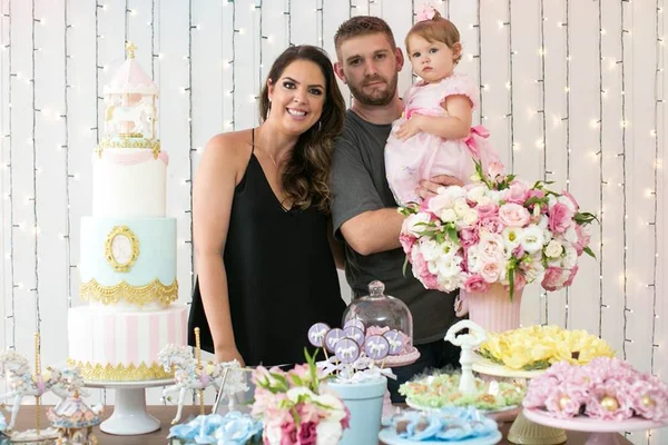 Festa de 1 aninho de Rebeca Cabral tem Carrossel como tema