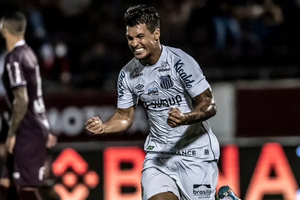 Santos e Água Santa jogam pelo Paulista
