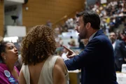 O deputado Lucas Bove (PL) discute com as deputadas do PSol, Mônica Seixas e Paula Nunes no plenário da Alesp durante audiência pública sobre Sabesp