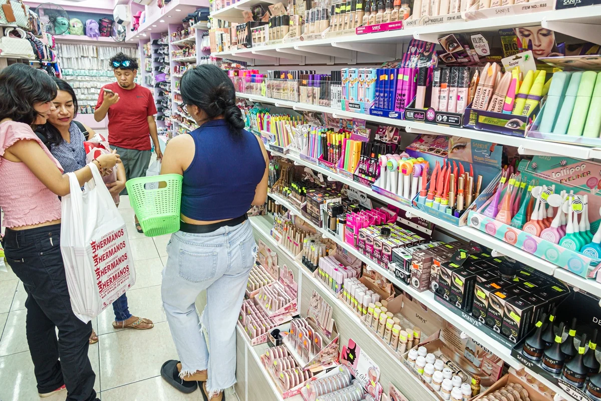 A variedade de produtos baratos é imensa A variedade de produtos baratos é imensa