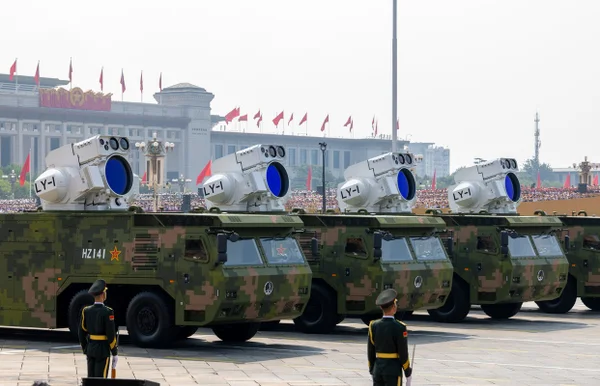 Imagem colorida mostra arma laser da China - Metrópoles