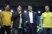 “Última chance”: Carlos Bolsonaro envia recado a Flávio em convenção - imagem 4 “Última chance”: Carlos Bolsonaro envia recado a Flávio em convenção - imagem 4