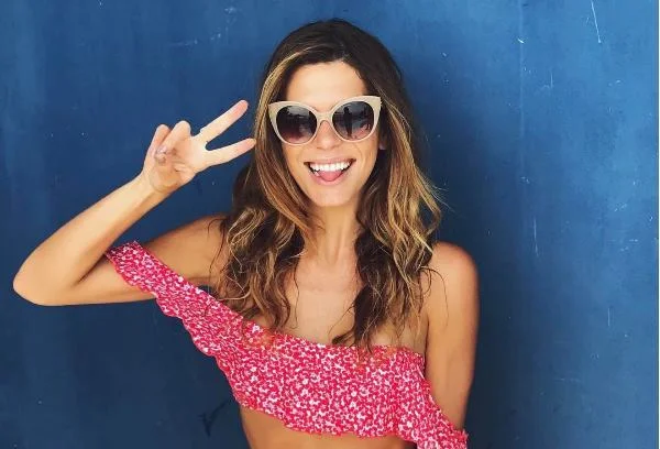 Mariana Goldfarb mostra seios antes e depois da cirurgia