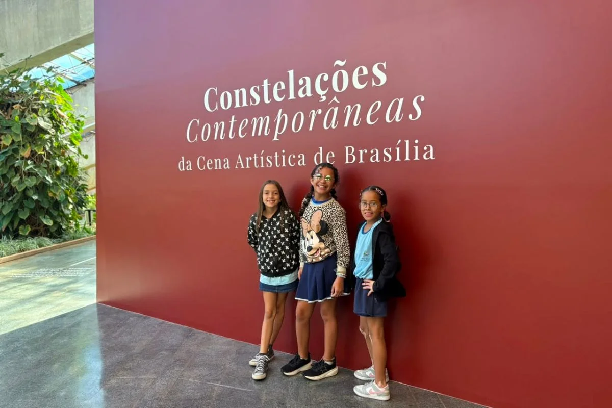 Constelações Contemporâneas: alunos da EC 413 Sul visitam mostra Constelações Contemporâneas: alunos da EC 413 Sul visitam mostra