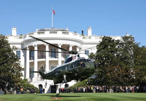 Imagem colorida mostra helicóptero presidencial - Metrópoles