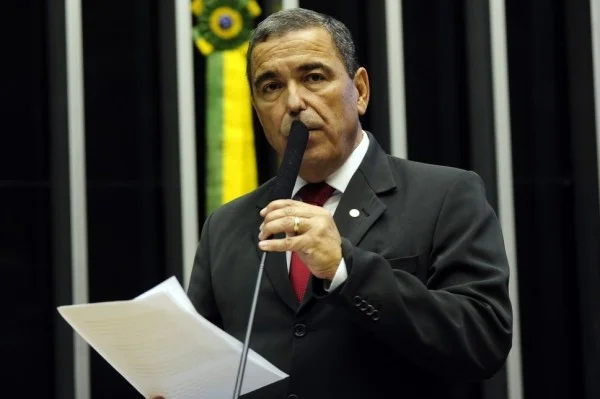 Vice da CBF, deputado falta a sessões na Câmara para acompanhar seleção