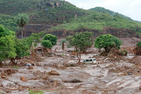 Acidente da Samarco derrubou indústria no Espírito Santo e em Minas Gerais