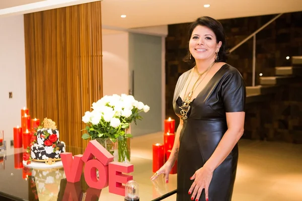 Produtora de moda Dorotéa Mendonça celebra a vida ao lado de amigos