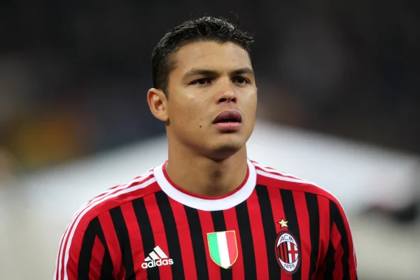 Foto colorida de Thiago Silva, em época do Milan - Metrópoles