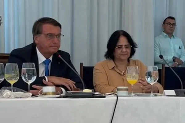 Bolsonaro e Damares - Metrópoles
