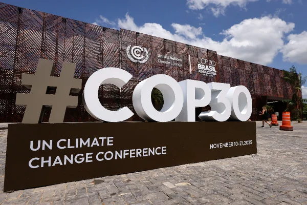 Foto colorida da fachada da COP30, em Belém do Pará