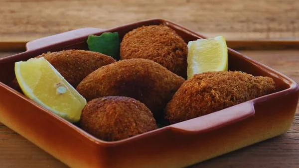 Quibe de aipim com carne moída