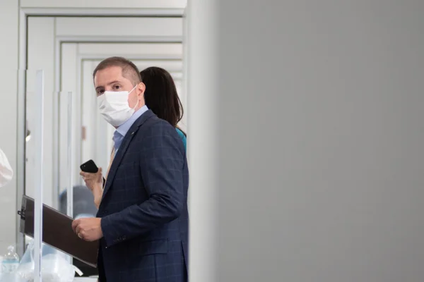 INSS faz vistorias e anuncia volta de perícias, mas médicos reagem: “Chance zero”