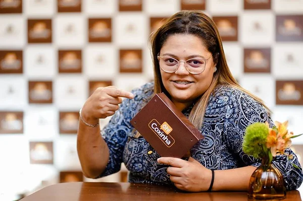 Com menu da MasterChef Dayse Paparoto, loja de coxinha chega à capital