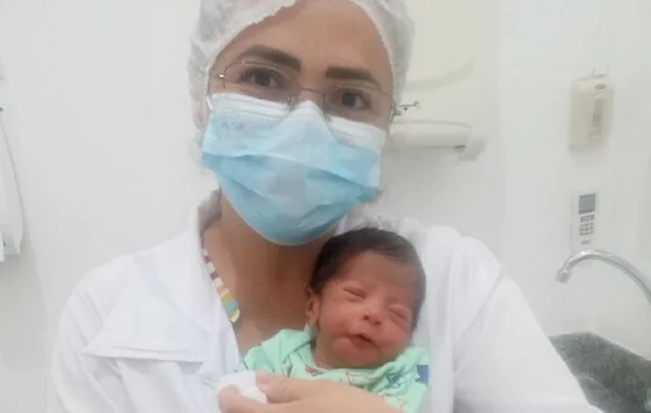Mãe de prematuro supera perrengue graças a “anjos” de banco de leite