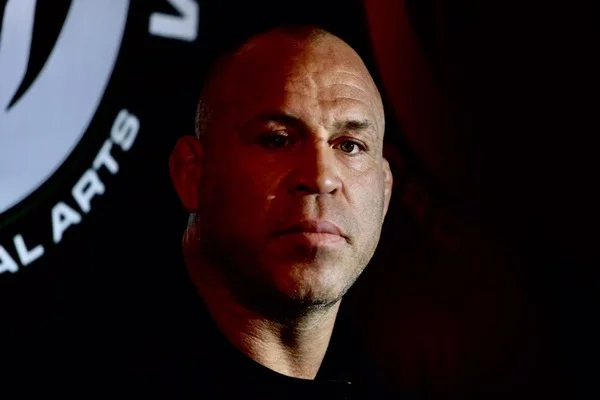 Wanderlei Silva diz que Belfort bateu em idoso e cogita luta com o rival