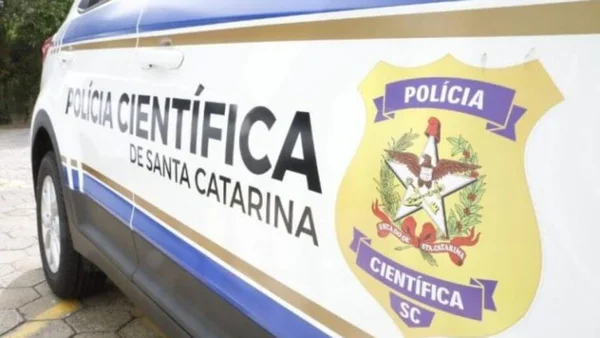 Imagem colorida de carro da polícia cientifica de SC PM - Metrópoles