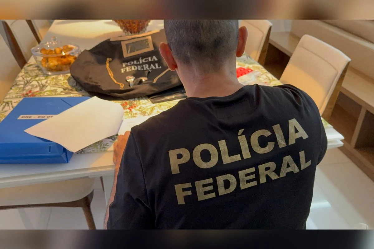 A PF também apreendeu celulares e armas A PF também apreendeu celulares e armas