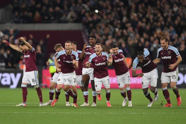 Liverpool e Tottenham avançam; City cai na Copa da Liga Inglesa