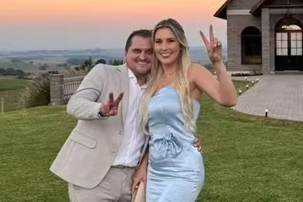 imagem colorida de casal gaúcho que morreu em queda de balão em SC
