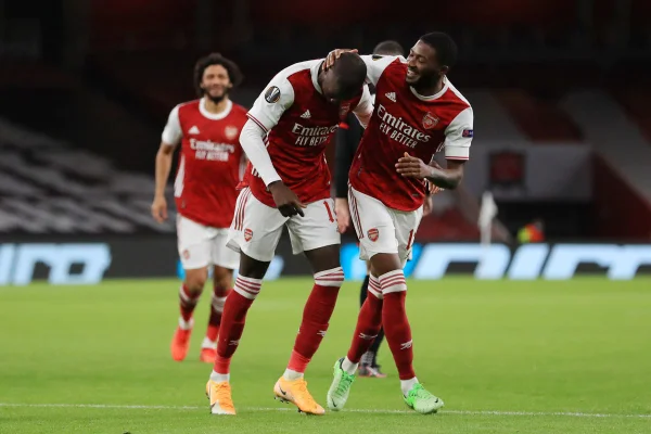 Arsenal marca 3 gols em 5min sobre o Dundalk e lidera chave na Liga Europa
