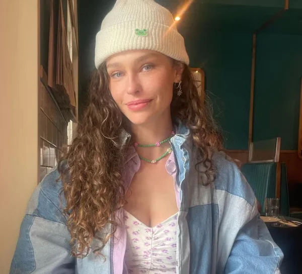 Maidê Mahl posa de roupa de inverno para as redes sociais - Metrópoles
