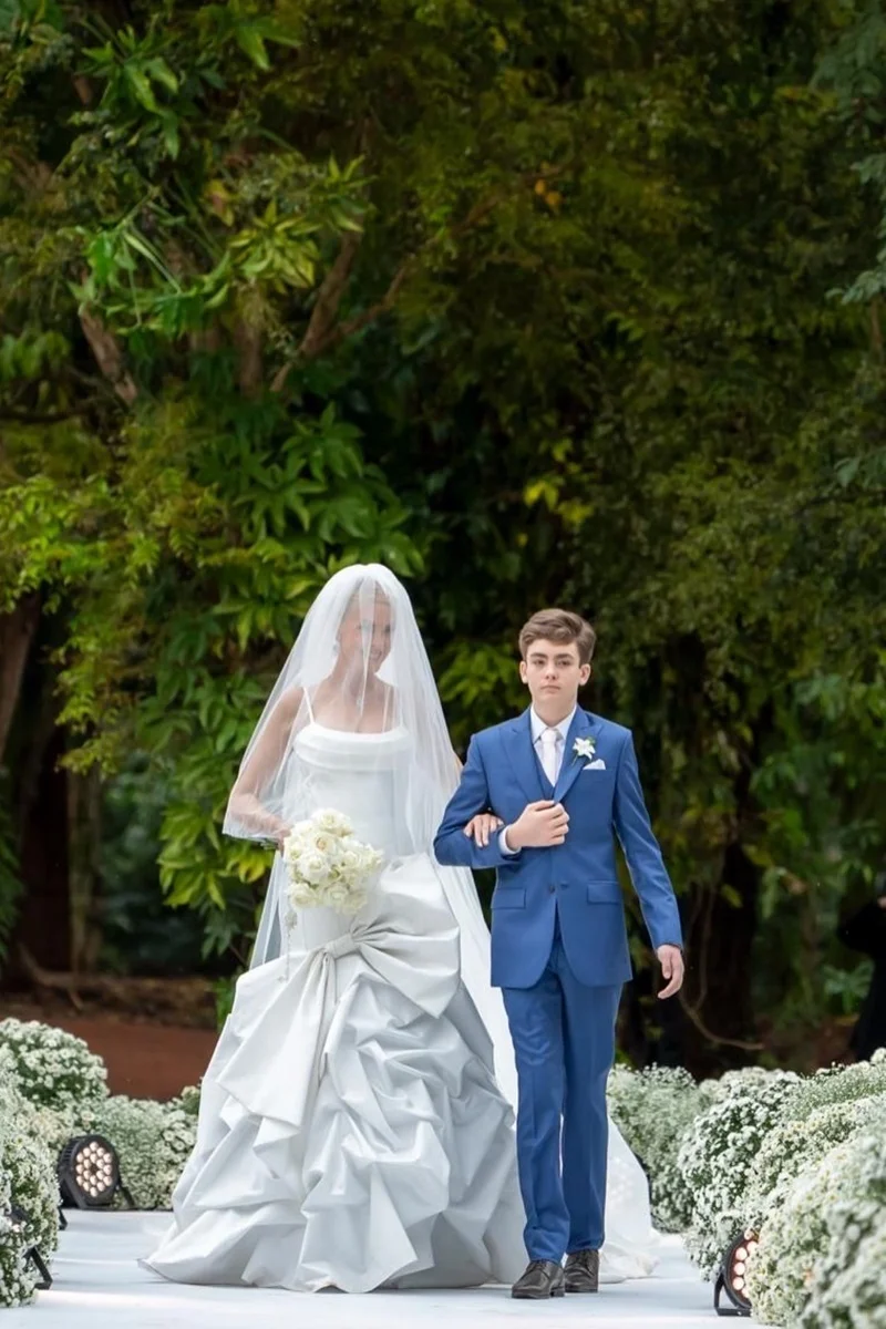 Filho de Ana Hickmann ao lado da mãe Filho de Ana Hickmann ao lado da mãe