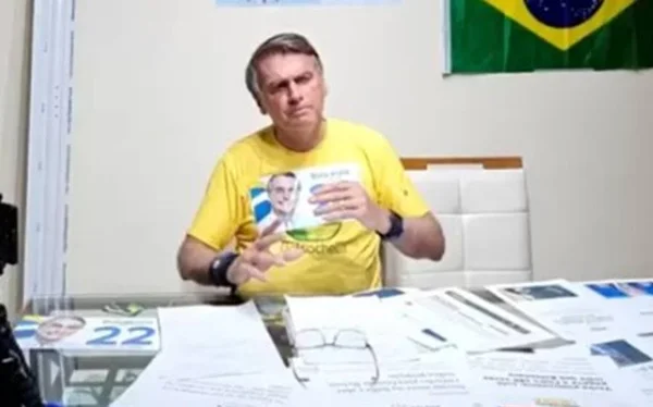 Bolsonaro critica Barbosa por apoio a Lula, “o chefe da roubalheira”