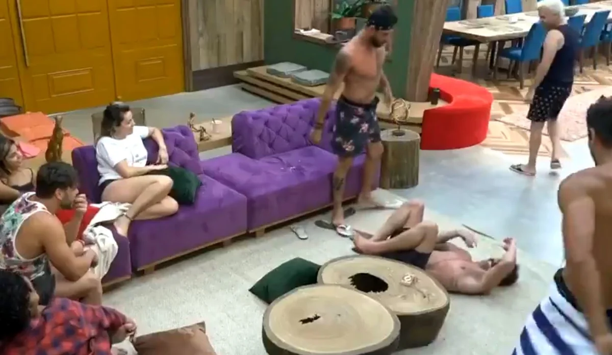Diego apelou e disse que era papo "pederastia" Diego apelou e disse que era papo "pederastia"