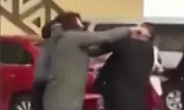 Mulher agride marido ao pegá-lo traindo com a nora