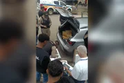Porta-malas do carro estava repleto de mercadorias furtadas Porta-malas do carro estava repleto de mercadorias furtadas
