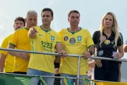 Flávio Bolsonaro e Renato Araújo em Angra dos Reis (RJ) Flávio Bolsonaro e Renato Araújo em Angra dos Reis (RJ)