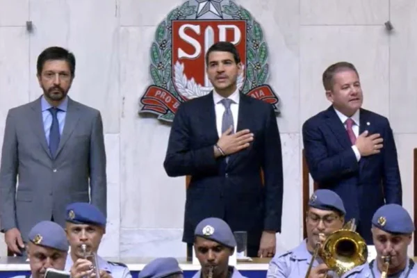 Imagem colorida mostra Ricardo Nunes, Jorge Messias e o deputado federal Cezinha de Madureira - Metrópoles