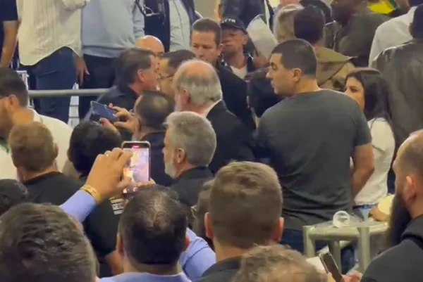 Deputado deixa convenção do Republicanos após chegada de Bolsonaro
