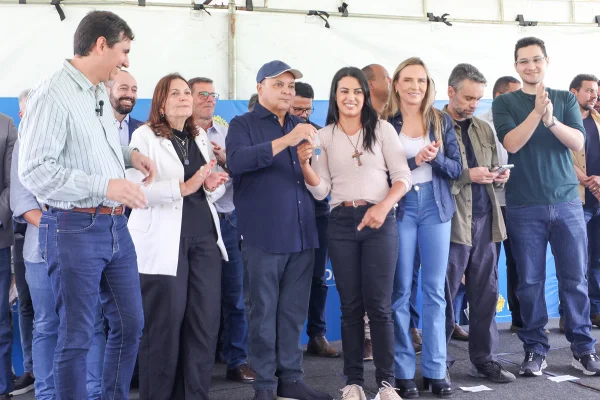 Ibaneis entrega 265 máquinas agrícolas para produtores do DF