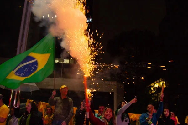 Avenida Paulista reúne milhares de simpatizantes de Jair Bolsonaro