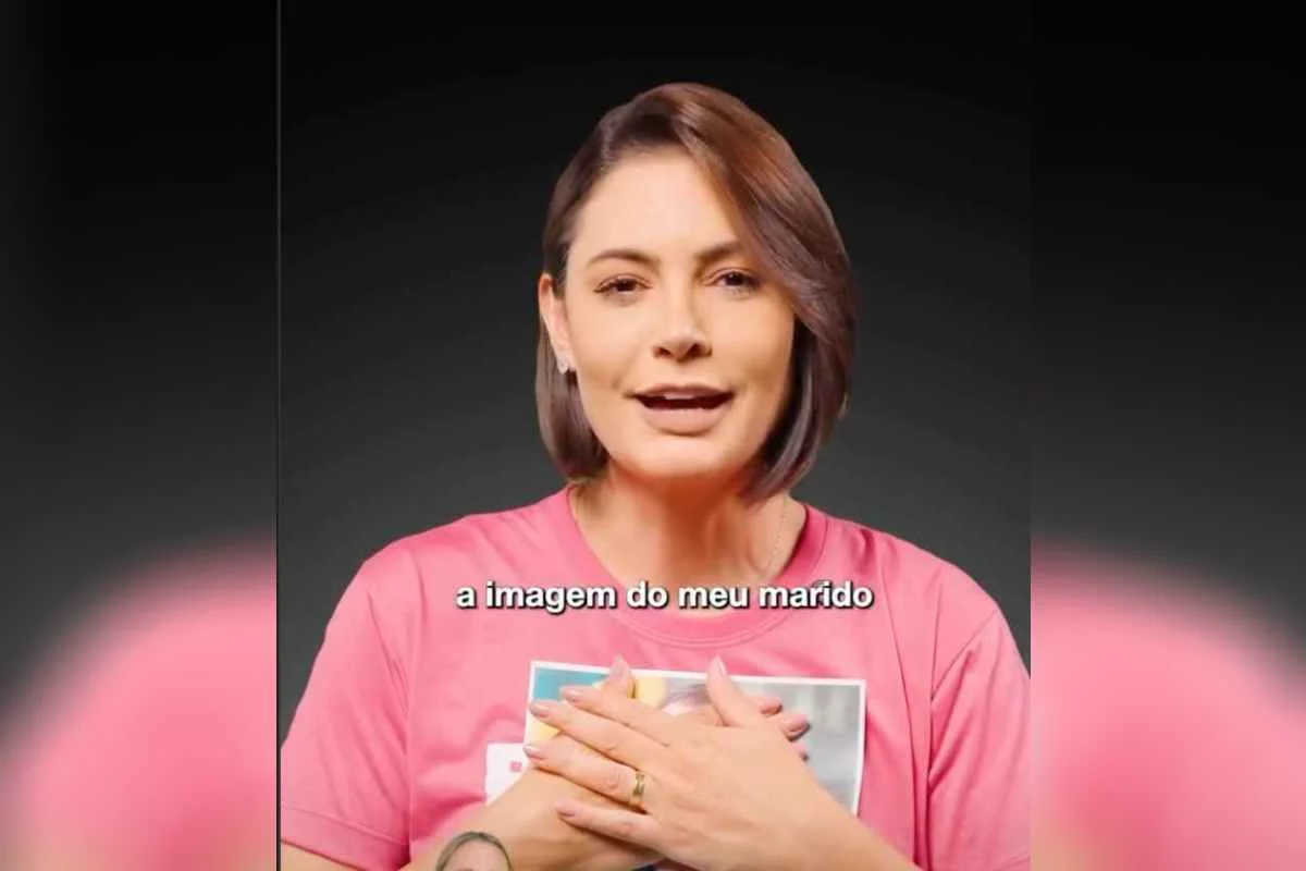 Michelle esconde rosto de Bolsonaro após ser proibida de usar foto dele Michelle esconde rosto de Bolsonaro após ser proibida de usar foto dele