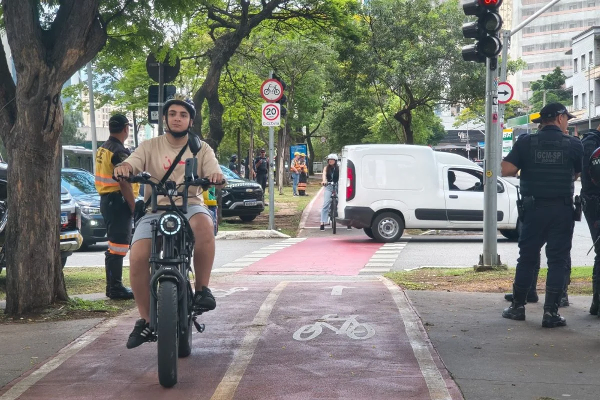 Ciclistas na Ciclovia da Faria Lima Ciclistas na Ciclovia da Faria Lima