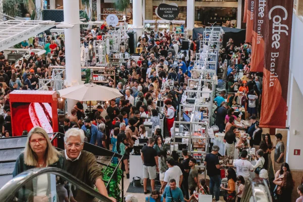 Varias pessoas participando de evento coffee brasilia que é de cafe- metrópoles