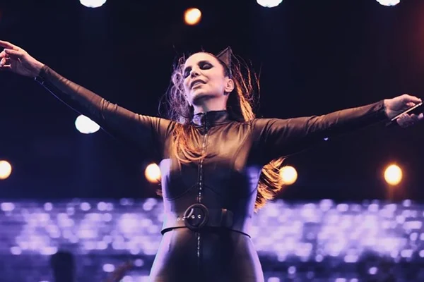 Ivete Sangalo se veste de Morticia Adams para aniversário do filho
