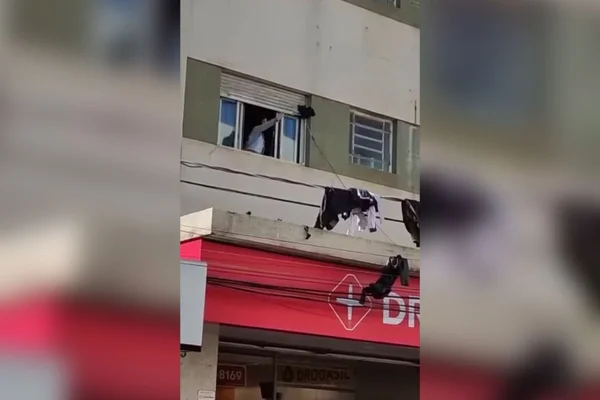Mulher joga roupas de marido em fiação elétrica em Botucatu, SP 1
