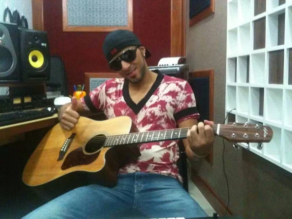 imagem colorida cantor sertanejo morto em goias por PMs
