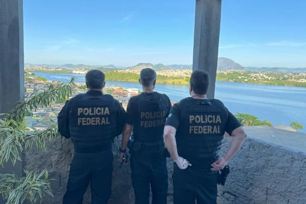 Comando Vermelho: alvos da PF vendiam armas on-line para traficantes